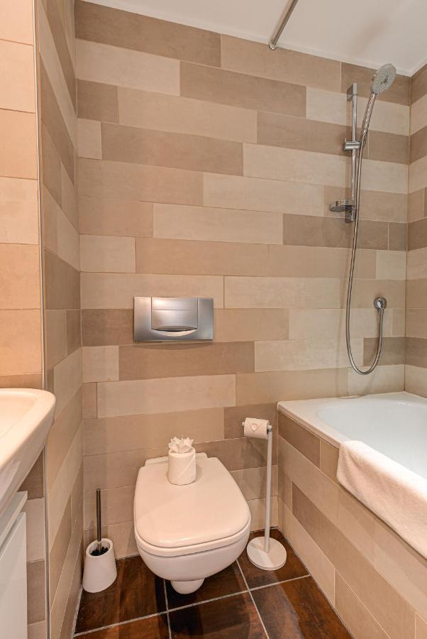 Apartment Cosmiques - Alpes Travel - Central Chamonix - Sleeps 4 Luaran gambar