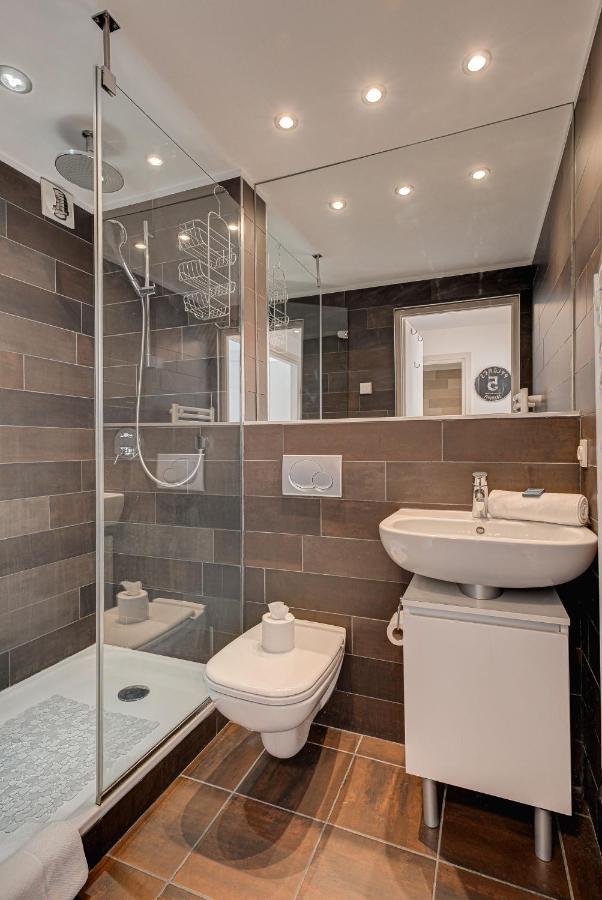 Apartment Cosmiques - Alpes Travel - Central Chamonix - Sleeps 4 Luaran gambar